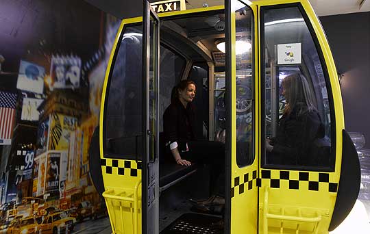 oficinas de google: cabina teleférica como sala de reunión